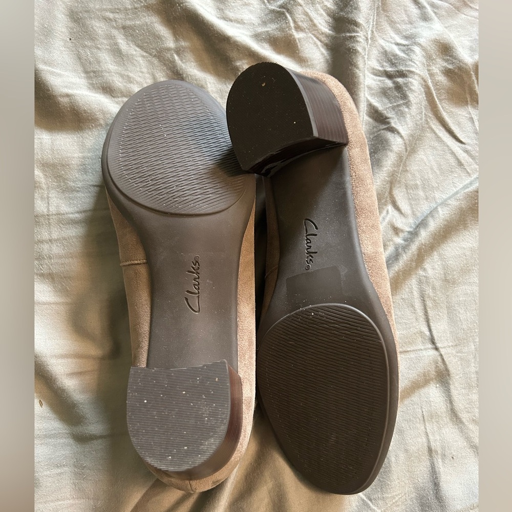 Clarks’ Linnae Pumps / Heels in the colour Pebble 9.5 M - Picture 5 of 10